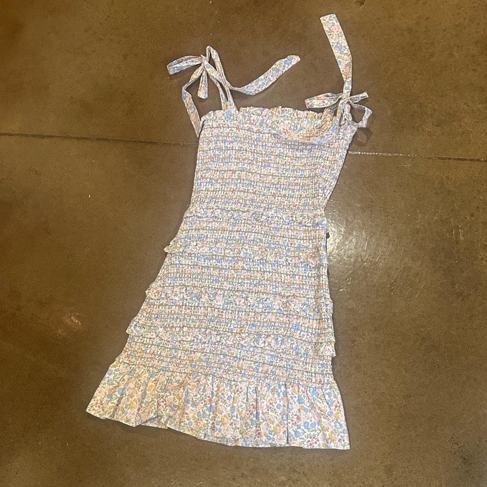 🌻🌻NEW Floral Smocked Dress with Ruffle Hem Small